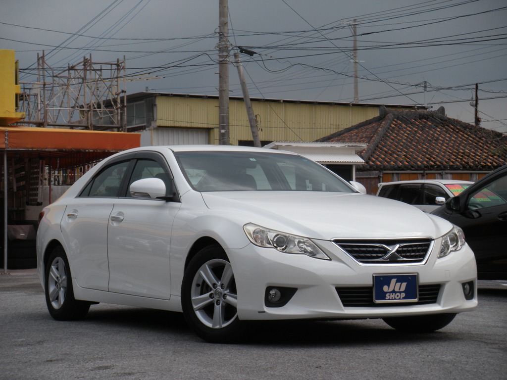 2011 TOYOTA MARK X, front three-quarter view