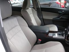 2011 TOYOTA MARK X, front seats