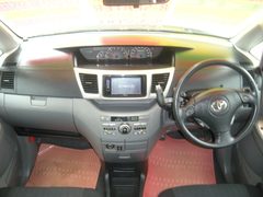 2005 TOYOTA VOXY, dashboard and steering wheel