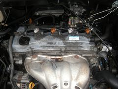 2005 TOYOTA VOXY, engine bay