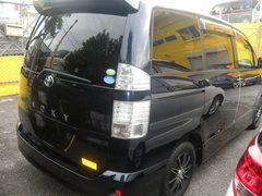 2005 TOYOTA VOXY, rear three-quarter view