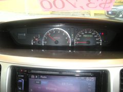2005 TOYOTA VOXY, instrument cluster and audio screen