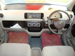 2010 TOYOTA PASSO, dashboard and steering wheel
