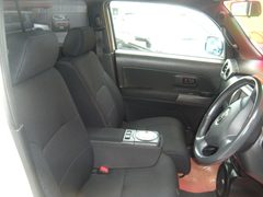2007 TOYOTA b B, front seats from the side door