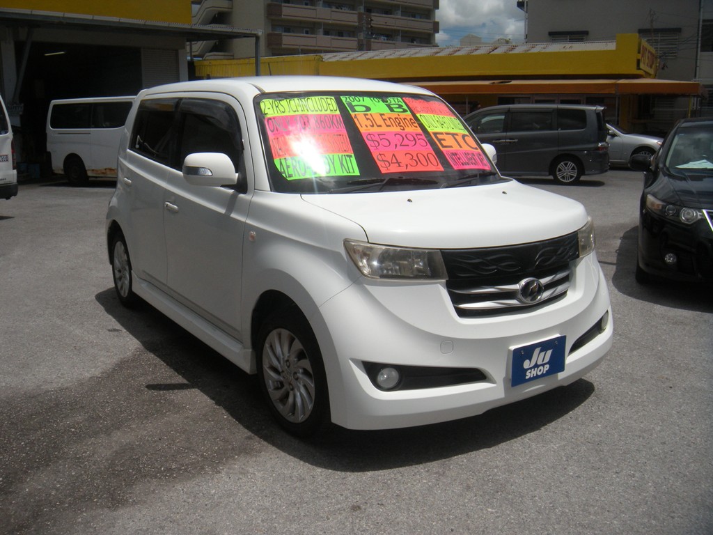 2007 TOYOTA b B, front three-quarter view